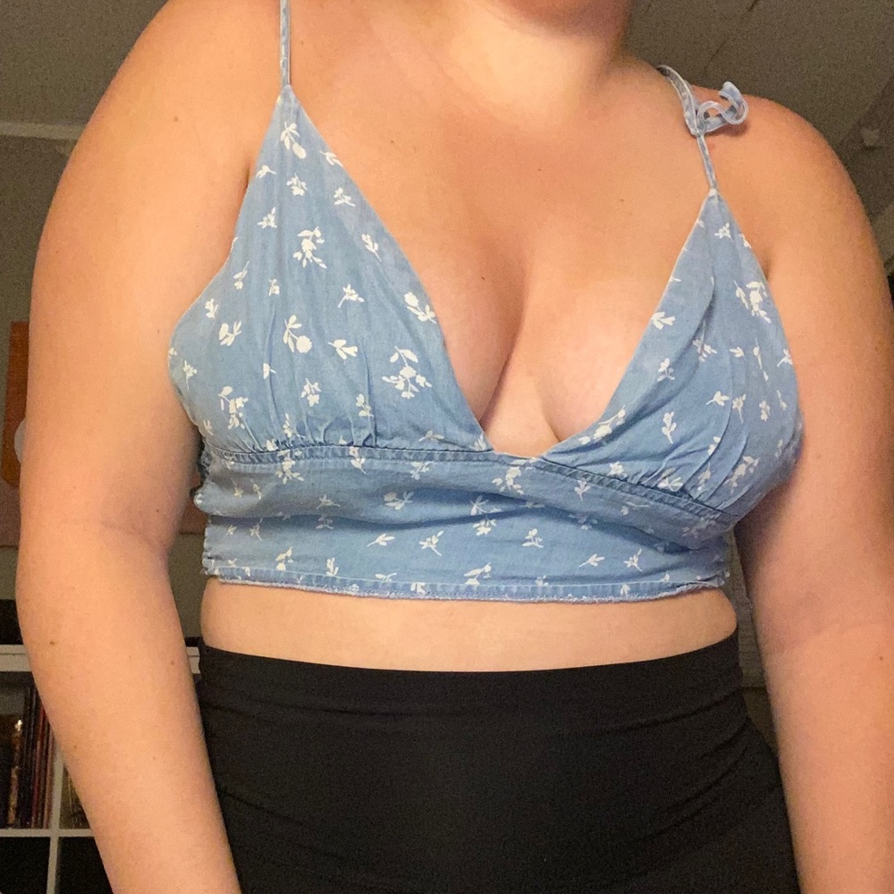 Forever 21 Blue Floral Crop Top